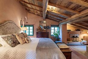 Villa Gufo in Lucca With 5 Bedrooms and 4 Bathrooms