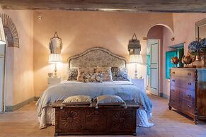 Villa Gufo in Lucca With 5 Bedrooms and 4 Bathrooms