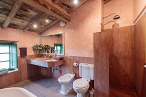 Villa Gufo in Lucca With 5 Bedrooms and 4 Bathrooms