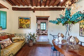 Villa Gufo in Lucca With 5 Bedrooms and 4 Bathrooms