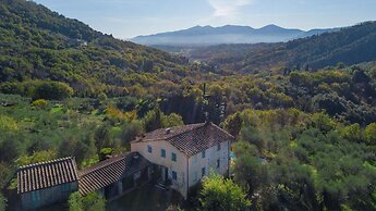 Villa Gufo in Lucca With 5 Bedrooms and 4 Bathrooms