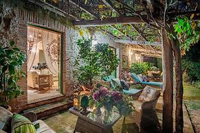 Villa Gufo in Lucca With 5 Bedrooms and 4 Bathrooms