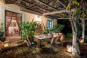 Villa Gufo in Lucca With 5 Bedrooms and 4 Bathrooms