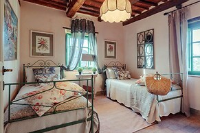 Villa Gufo in Lucca With 5 Bedrooms and 4 Bathrooms