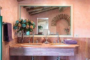 Villa Gufo in Lucca With 5 Bedrooms and 4 Bathrooms