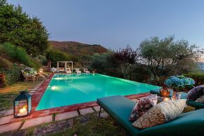 Villa Gufo in Lucca With 5 Bedrooms and 4 Bathrooms