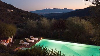 Villa Gufo in Lucca With 5 Bedrooms and 4 Bathrooms
