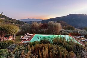 Villa Gufo in Lucca With 5 Bedrooms and 4 Bathrooms