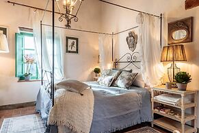 Villa Gufo in Lucca With 5 Bedrooms and 4 Bathrooms