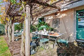 Villa Gufo in Lucca With 5 Bedrooms and 4 Bathrooms