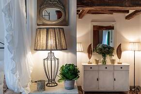 Villa Gufo in Lucca With 5 Bedrooms and 4 Bathrooms