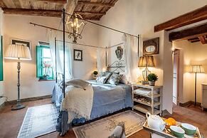 Villa Gufo in Lucca With 5 Bedrooms and 4 Bathrooms