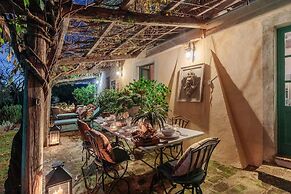 Villa Gufo in Lucca With 5 Bedrooms and 4 Bathrooms