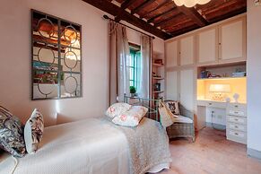 Villa Gufo in Lucca With 5 Bedrooms and 4 Bathrooms