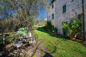 Villa Gufo in Lucca With 5 Bedrooms and 4 Bathrooms