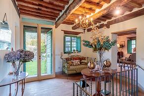 Villa Gufo in Lucca With 5 Bedrooms and 4 Bathrooms