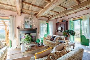 Villa Gufo in Lucca With 5 Bedrooms and 4 Bathrooms