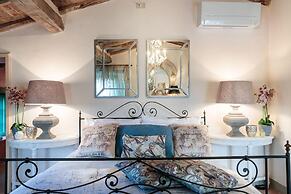 Villa Gufo in Lucca With 5 Bedrooms and 4 Bathrooms