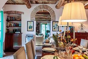 Villa Gufo in Lucca With 5 Bedrooms and 4 Bathrooms