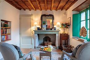 Villa Gufo in Lucca With 5 Bedrooms and 4 Bathrooms