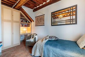Villa Gufo in Lucca With 5 Bedrooms and 4 Bathrooms