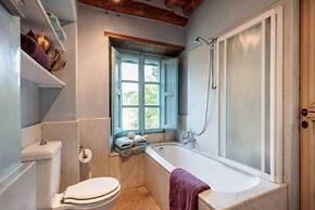 Villa Gufo in Lucca With 5 Bedrooms and 4 Bathrooms