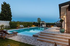 The Luxury Beach Villa