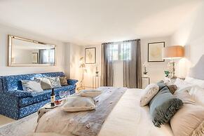 The Luxury Beach Villa