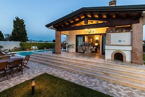 The Luxury Beach Villa