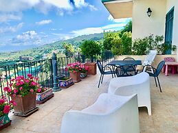 Villa The Stone on the Sea