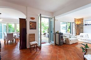 Villa The Stone on the Sea