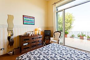 Villa The Stone on the Sea