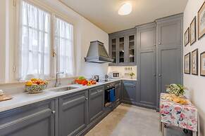 Gimber Tales a First Floor Apartment