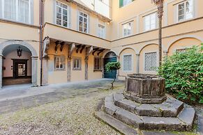 Busdraghi Studio Stylish at Via Fillungo