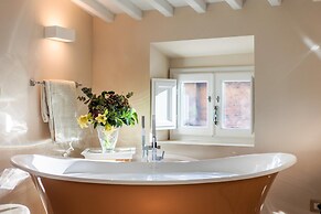 The Duchess Chambers the Luxury Grand 3 Bedrooms