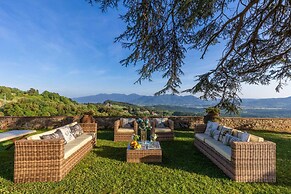 Villa Borbone - Perched on the Lucca Hills