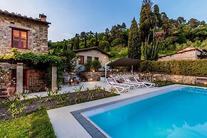 Villa Borbone - Perched on the Lucca Hills