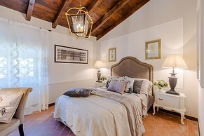 Villa Borbone - Perched on the Lucca Hills