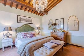 Villa Borbone - Perched on the Lucca Hills