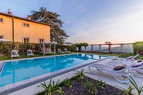 Villa Borbone - Perched on the Lucca Hills