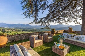 Villa Borbone - Perched on the Lucca Hills