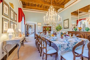Villa Borbone - Perched on the Lucca Hills