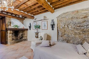 Villa Borbone - Perched on the Lucca Hills