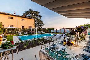 Villa Borbone - Perched on the Lucca Hills