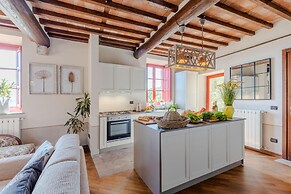 Villa Borbone - Perched on the Lucca Hills