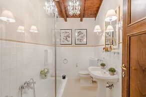 Villa Borbone - Perched on the Lucca Hills