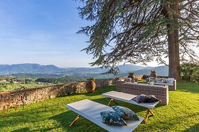 Villa Borbone - Perched on the Lucca Hills