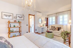 Villa Borbone - Perched on the Lucca Hills