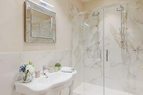 Villa Borbone - Perched on the Lucca Hills