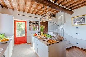 Villa Borbone - Perched on the Lucca Hills